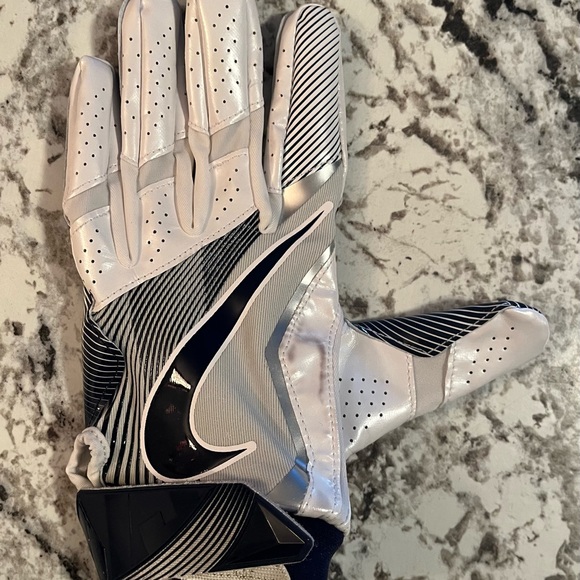 Nike Football gloves- white and navy blue - Picture 3 of 9